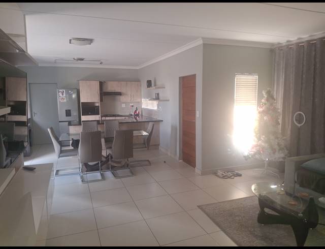 3 BEDROOM FREEHOLD FOR SALE IN RUA VISTA